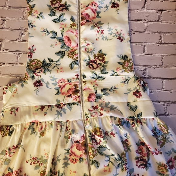 Wet Seal Floral Dress - Picture 2 of 4